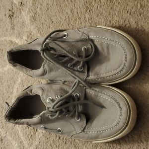 Old navy boys gray cloth shoes size 5